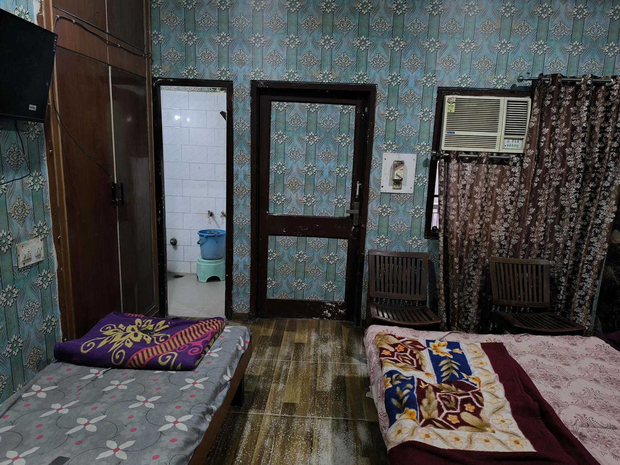 Hotel Jogi Guest House Welcome All Families, Friends, Groups, Couples, Singles Fully Airconditioner, Attach Washrooms, Lift, Wifi, 24 Hours Room Service, Power Backup Amritsar Eksteriør bilde