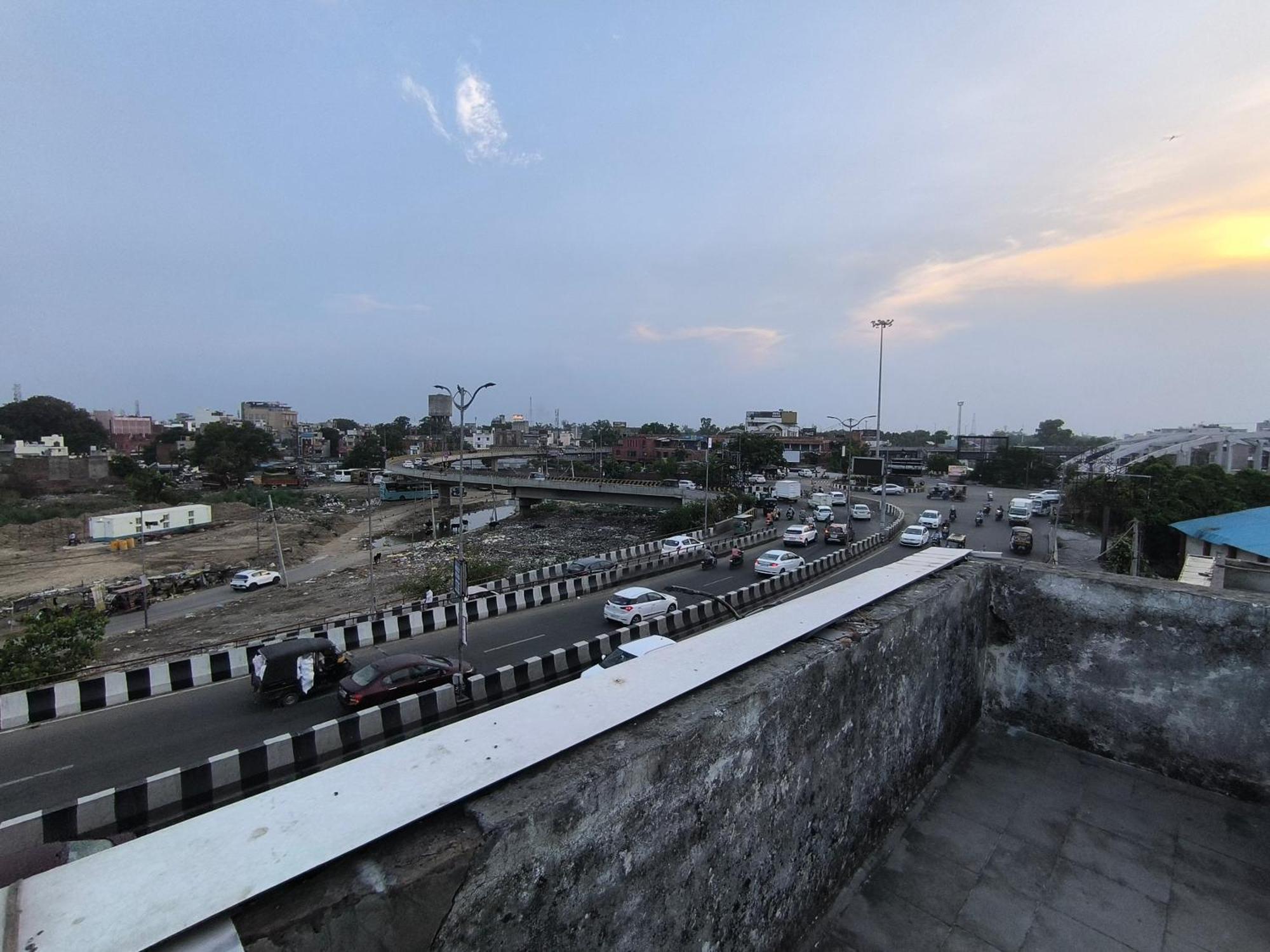 Hotel Jogi Guest House Welcome All Families, Friends, Groups, Couples, Singles Fully Airconditioner, Attach Washrooms, Lift, Wifi, 24 Hours Room Service, Power Backup Amritsar Eksteriør bilde