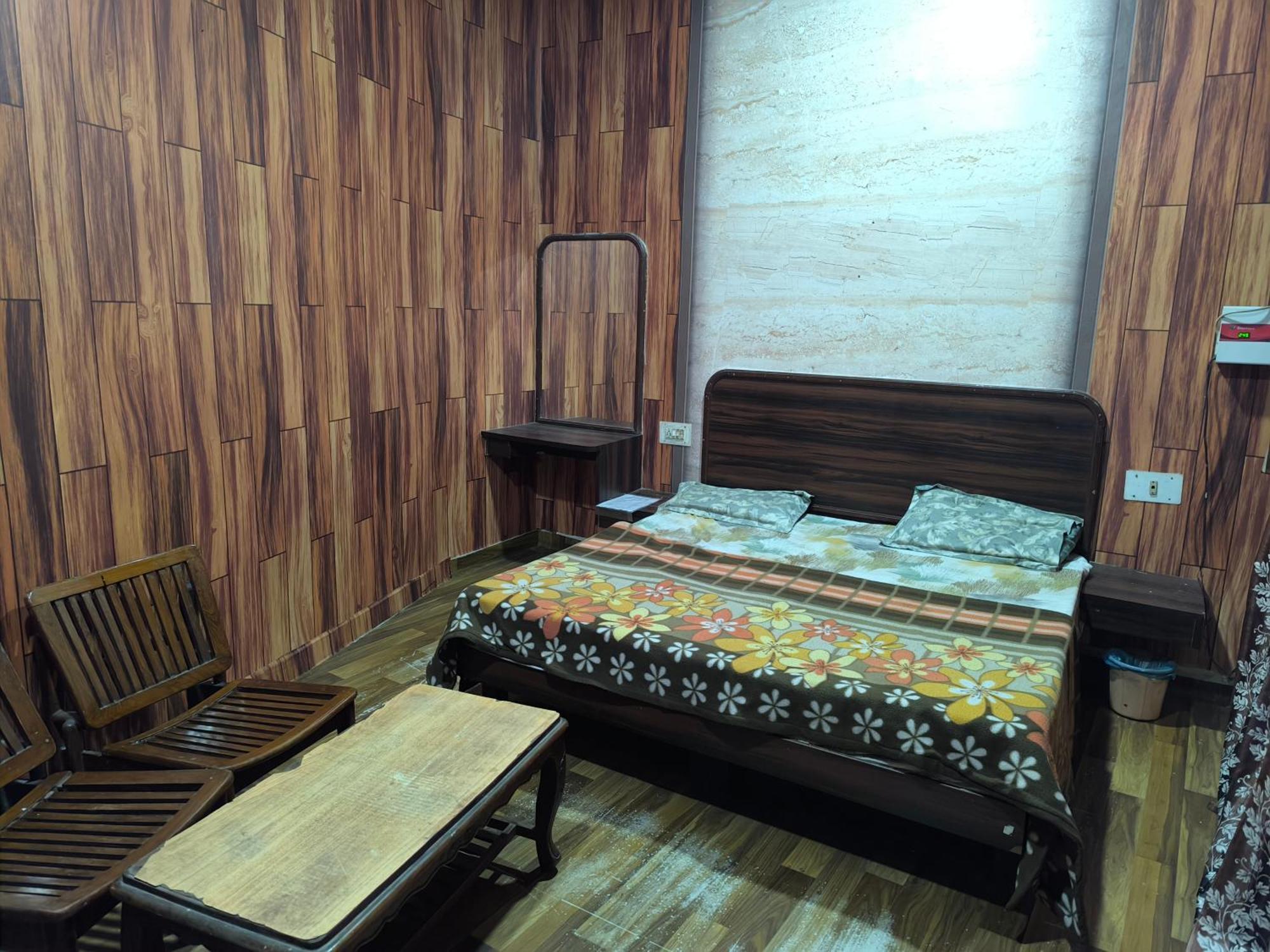 Hotel Jogi Guest House Welcome All Families, Friends, Groups, Couples, Singles Fully Airconditioner, Attach Washrooms, Lift, Wifi, 24 Hours Room Service, Power Backup Amritsar Eksteriør bilde