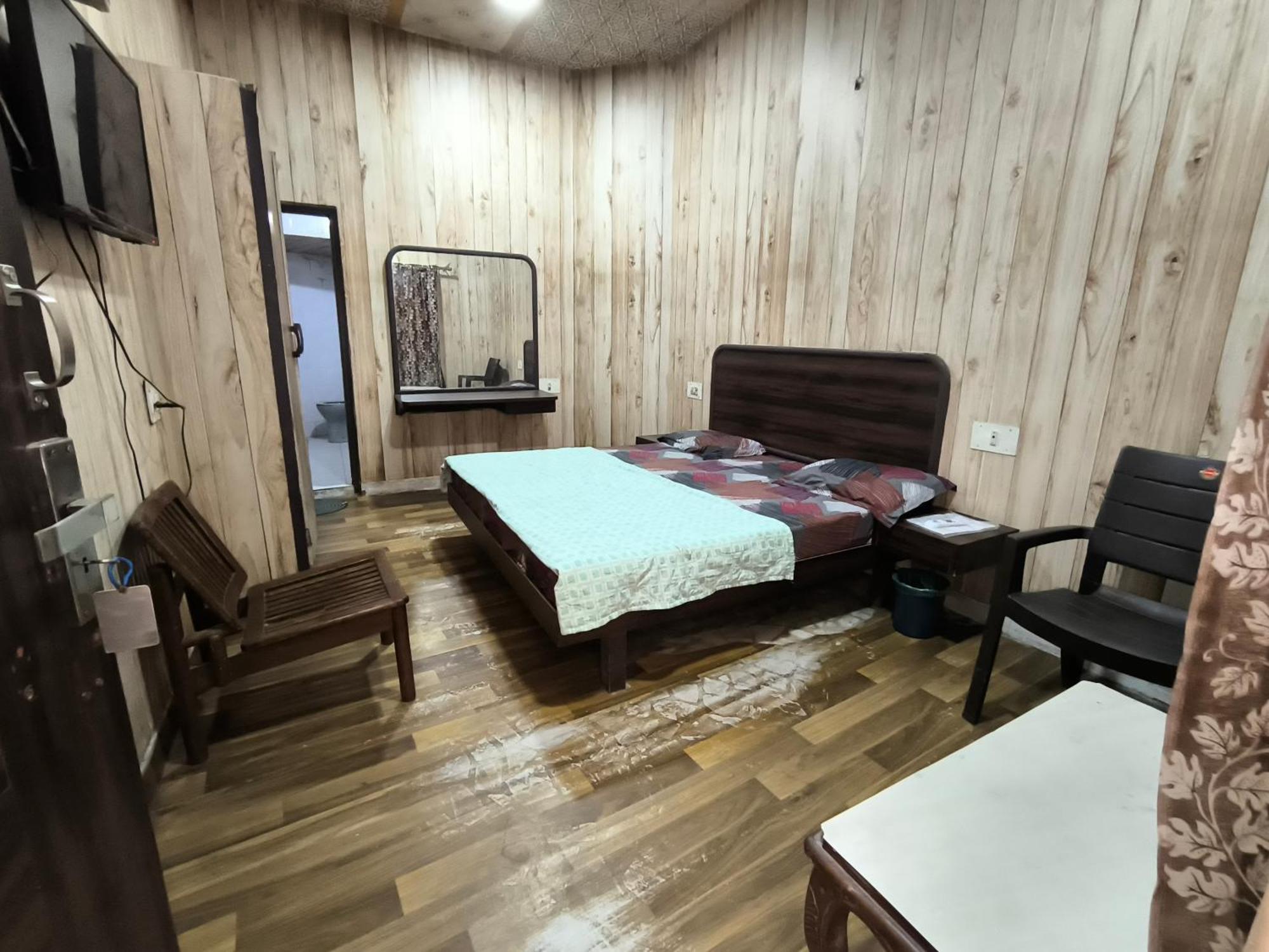 Hotel Jogi Guest House Welcome All Families, Friends, Groups, Couples, Singles Fully Airconditioner, Attach Washrooms, Lift, Wifi, 24 Hours Room Service, Power Backup Amritsar Rom bilde