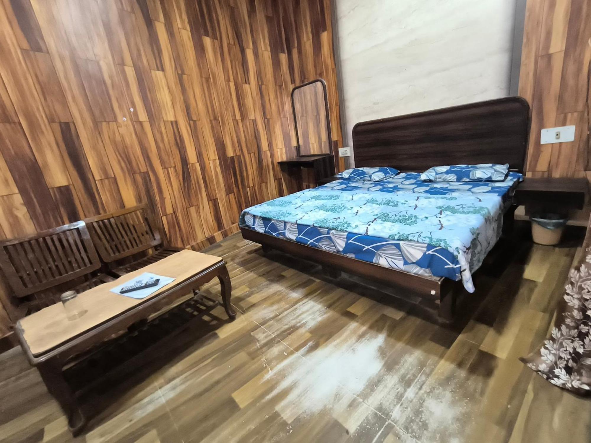 Hotel Jogi Guest House Welcome All Families, Friends, Groups, Couples, Singles Fully Airconditioner, Attach Washrooms, Lift, Wifi, 24 Hours Room Service, Power Backup Amritsar Rom bilde