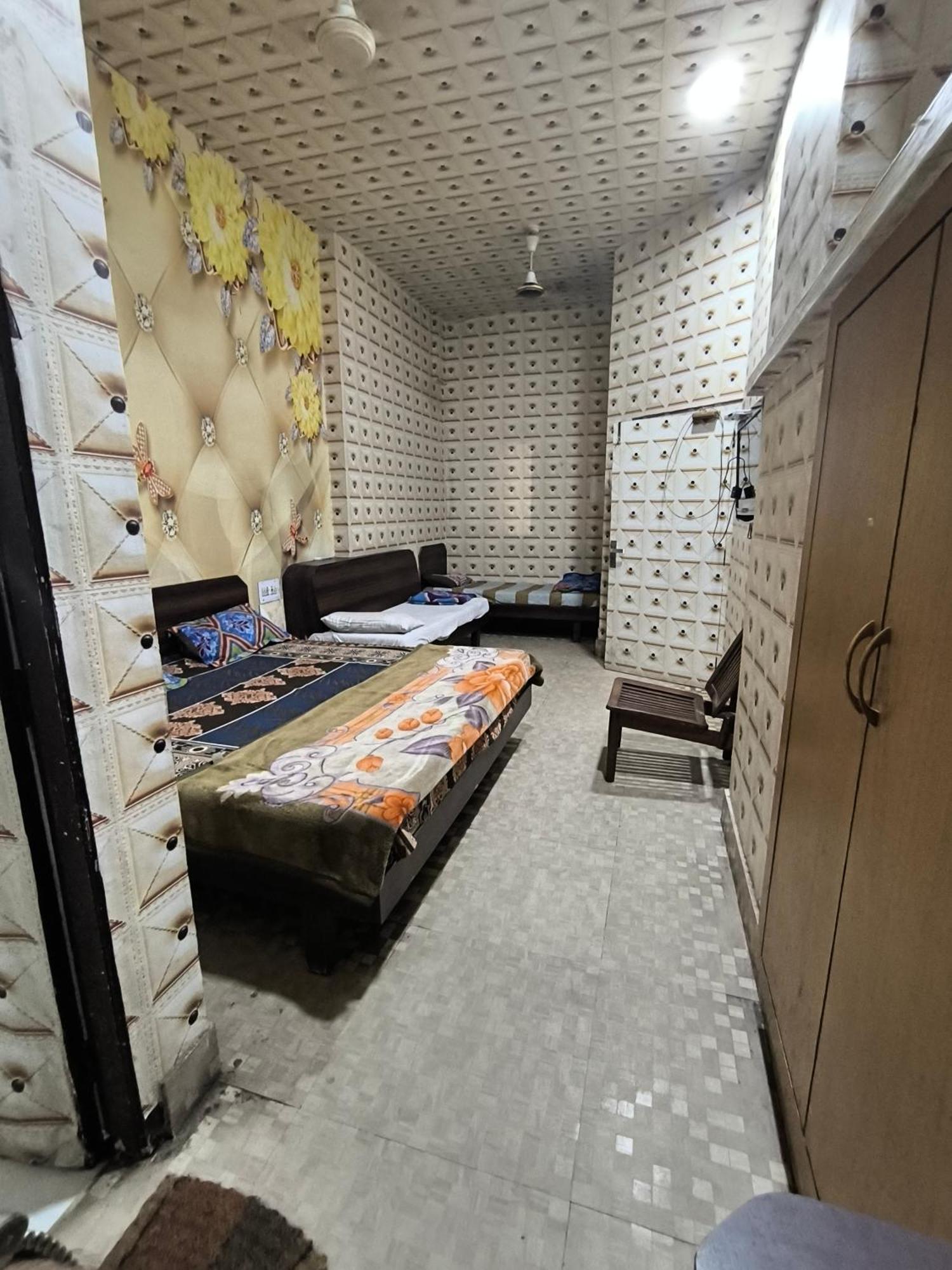 Hotel Jogi Guest House Welcome All Families, Friends, Groups, Couples, Singles Fully Airconditioner, Attach Washrooms, Lift, Wifi, 24 Hours Room Service, Power Backup Amritsar Rom bilde